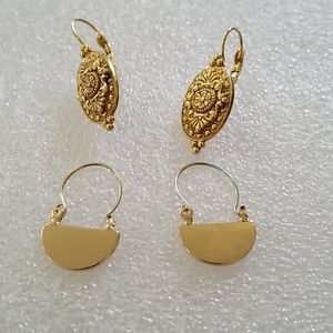 2  pairs of Earrings